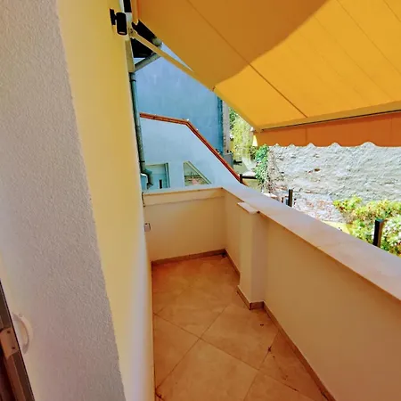 Διαμέρισμα Moon House Red